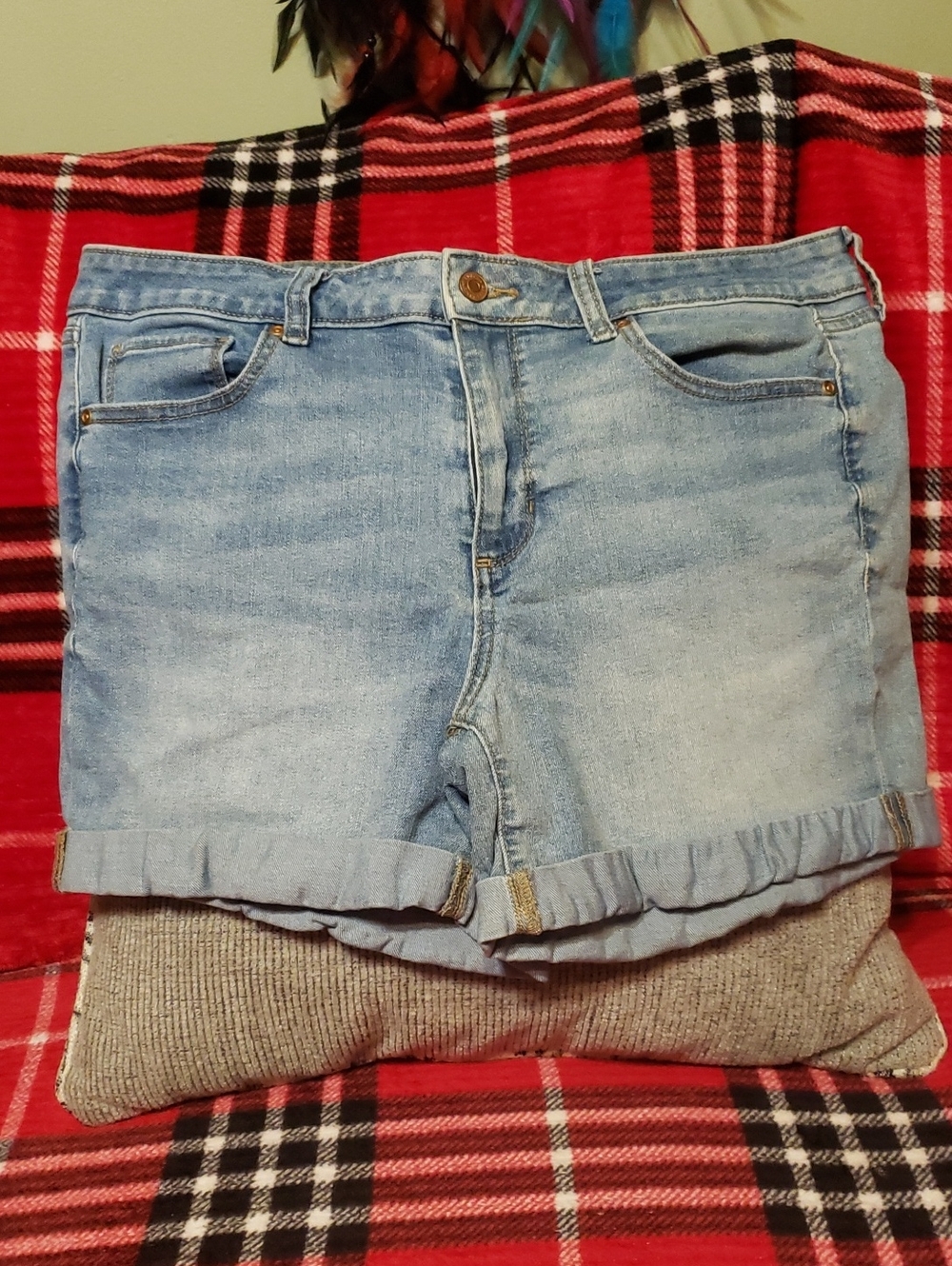 Sonoma Goods For Life Light Wash Denim Women’s Shorts - Cuffed Hem. Size 14